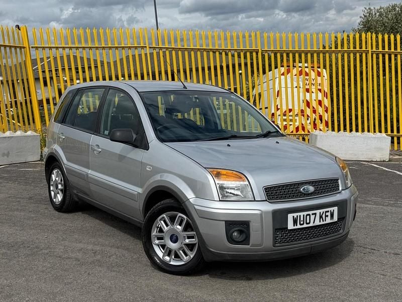 Silver Used 2007 Ford Fusion Zetec Hatchback | £2,490 (A bit pricey) - Image 1/4