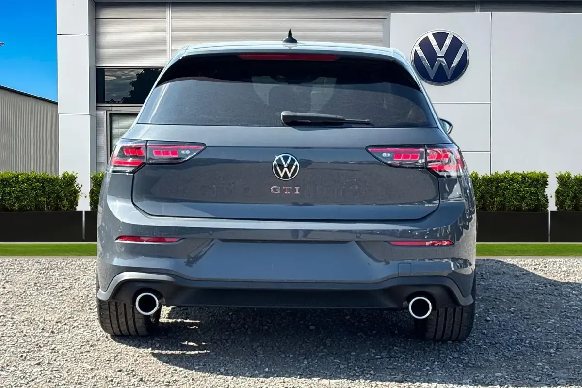 Nouă VW Golf VIII GTI 265 CP (194 kW) 2026 Gri Hatchback