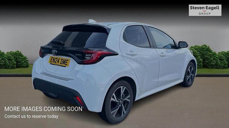 Used Toyota Yaris Hybrid Design 116 HP (85 kW) 2024 White Hatchback