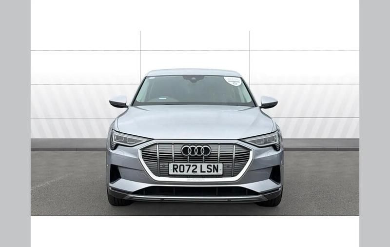 Używany Audi e-tron Advanced 230 kW (313 KM) 2022 Srebrny SUV