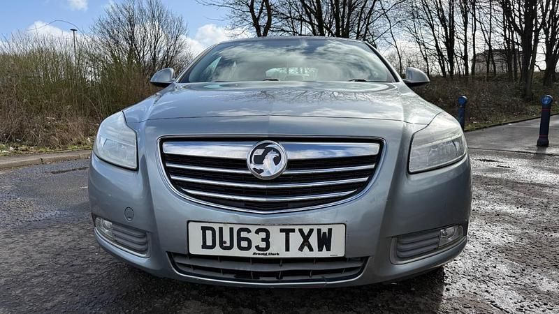 Second-hand Vauxhall Insignia 160 CP (117 kW) 2013 Argintiu Hatchback
