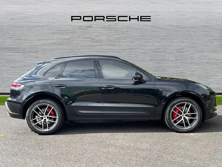 Used Porsche Macan 375 HP (275 kW) 2022 Jet black SUV