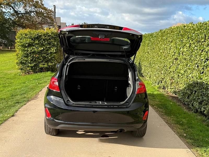 Usado Ford Fiesta Zetec 100 HP (73 kW) 2018 Preto Citadino