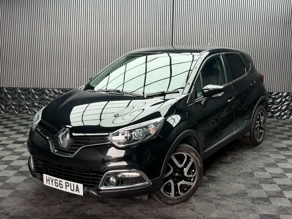 Used Renault Captur Dynamique 90 HP (66 kW) 2016 Black SUV