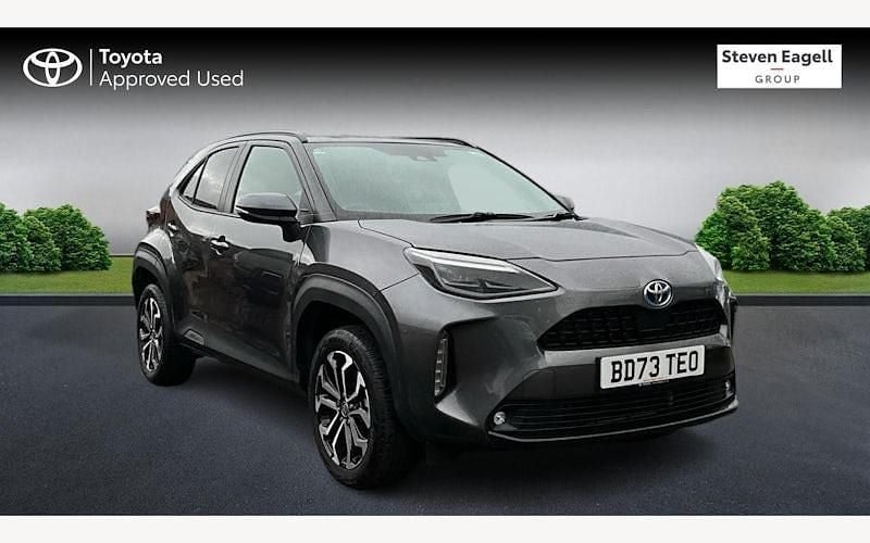 Used 2025 Toyota Yaris Hybrid Design Estate | £22,799 (Fair price) - Image 1/3