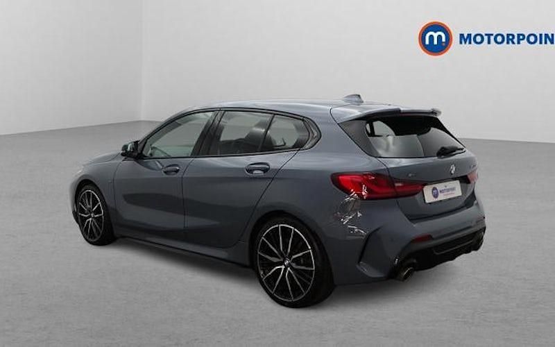 Usado BMW M135 306 CV (225 kW) 2023 Gris Utilitario