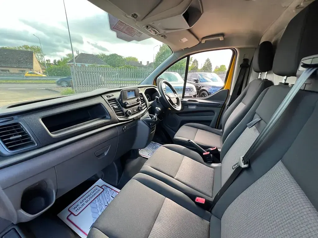 Used Ford Transit Custom S 130 HP (95 kW) 2019 Yellow Van