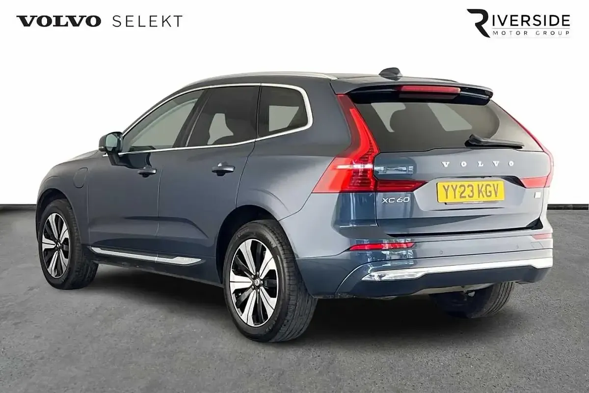 Used Volvo XC60 Core 350 HP (257 kW) 2023 Denim blue SUV