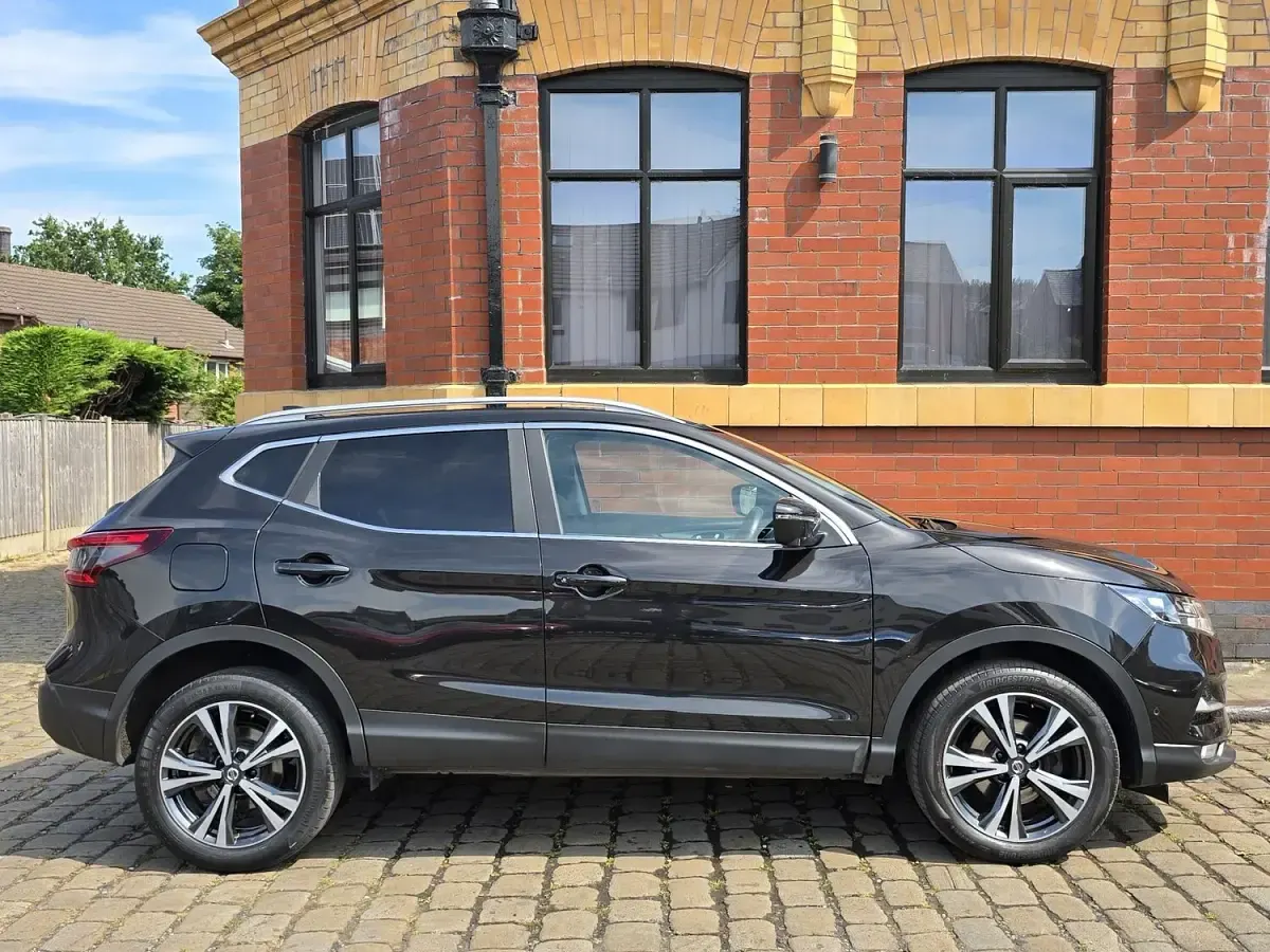 Used Nissan Qashqai N-Connecta 140 HP (102 kW) 2018 Black SUV