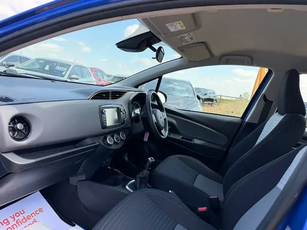 Used Toyota Yaris 111 HP (81 kW) 2019 Blue Hatchback