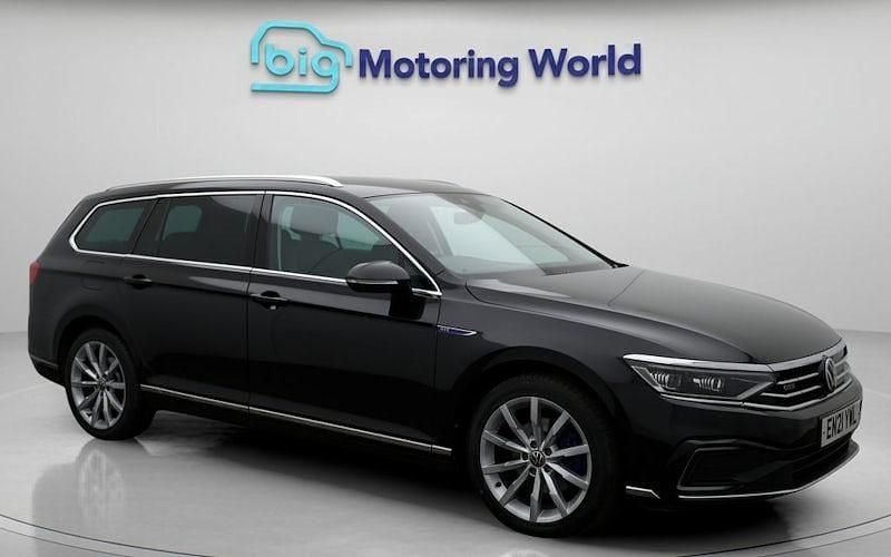Used 2023 VW Passat Advance Estate | £16,900 (Good price) - Image 1/4