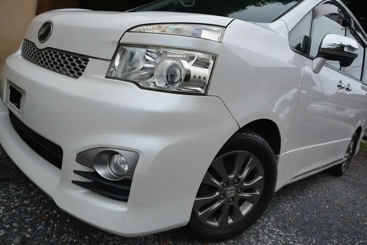 Used Toyota Voxy 2012 Pearl white MPV