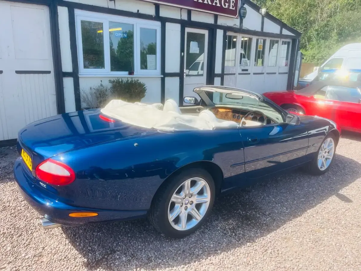 Used Jaguar XK8 290 HP (213 kW) 2000 Blue Cabriolet