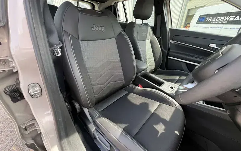 Used Jeep Avenger Altitude 101 HP (74 kW) 2024 Grey SUV