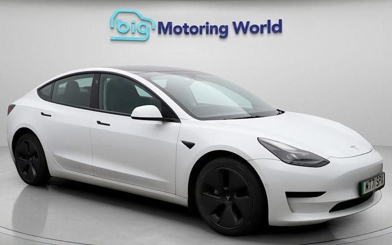 Used Tesla Model 3 Standard Range Plus 222 kW (302 HP) 2021 White Sedan