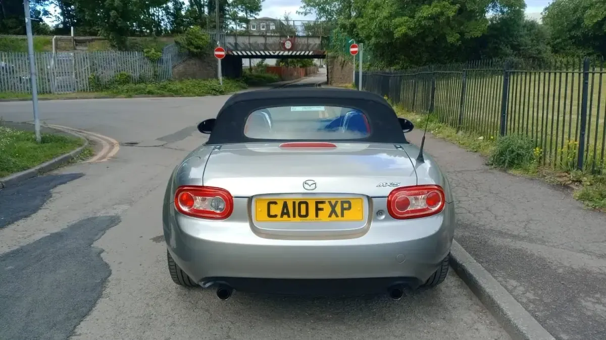 Second-hand Mazda MX5 126 CP (92 kW) 2010 Argintiu Cabrio