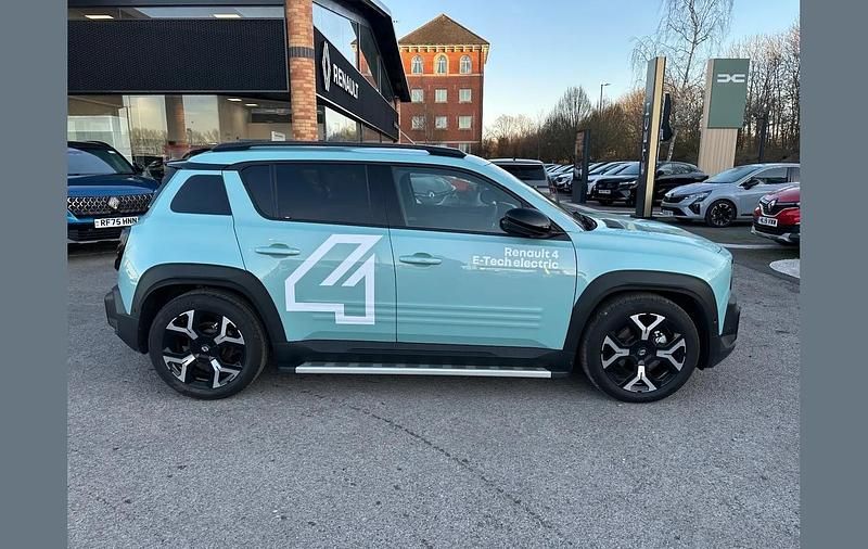 New 2025 Renault R4 Komfort 150 HP SUV – SN57SB Swindon (Dealer) – £ ...