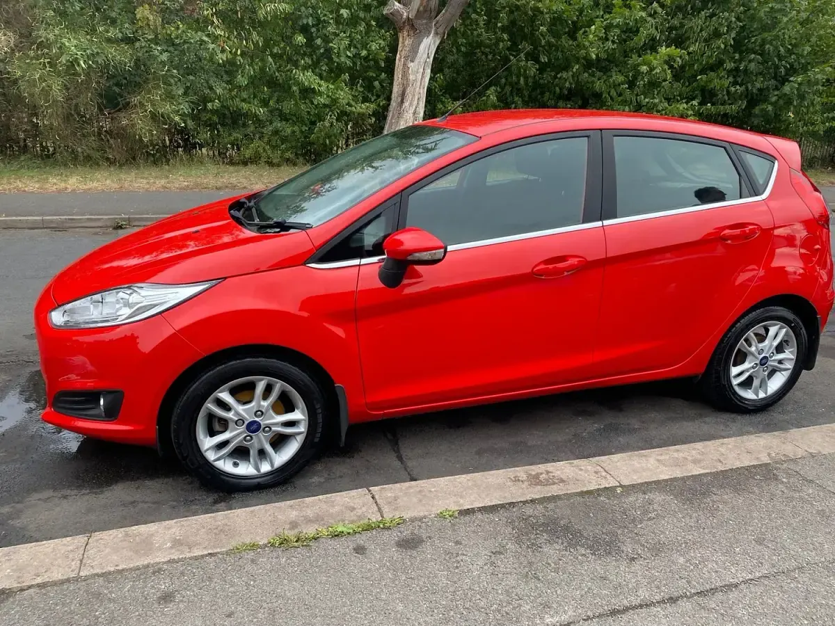 Used Ford Fiesta Zetec 2015 Red Hatchback