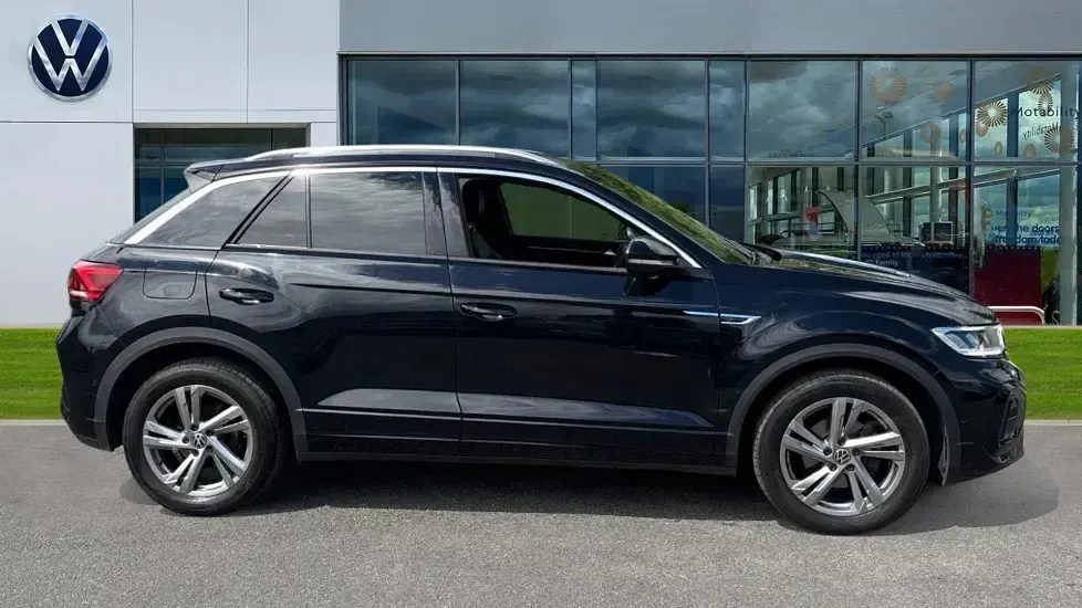 Used VW T-Roc R-line 150 HP (110 kW) 2023 Deep black pearl SUV