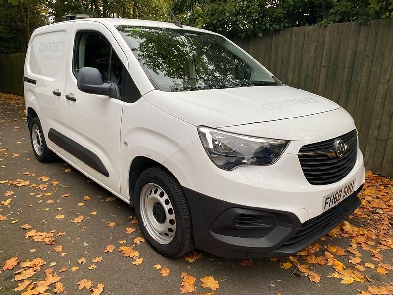 White Used 2019 Vauxhall Combo Edition MPV | £6,500 (Good price) - Image 1/4