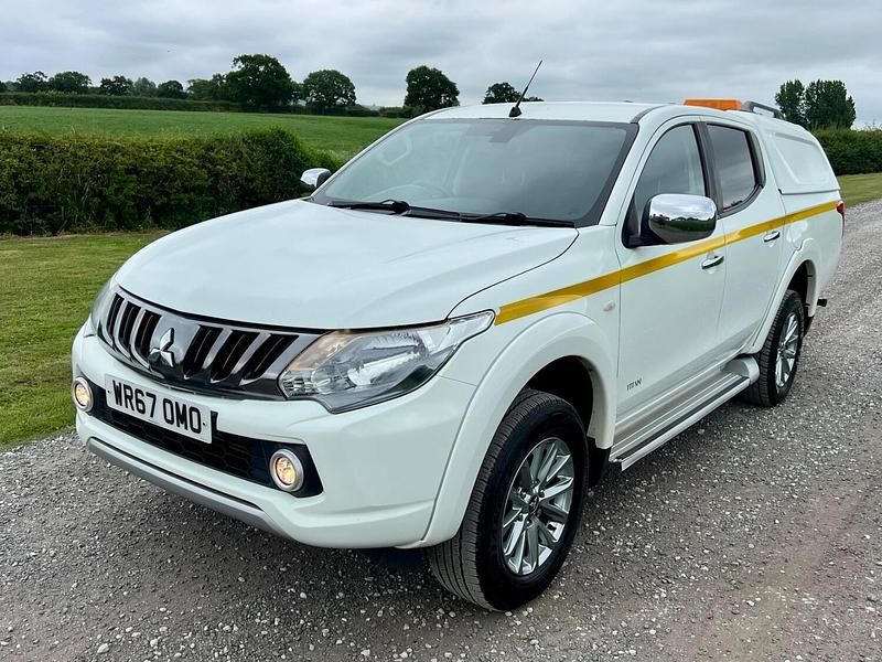 White Used 2017 Mitsubishi L200 Pickup | £9,950 (Fair price) - Image 1/4