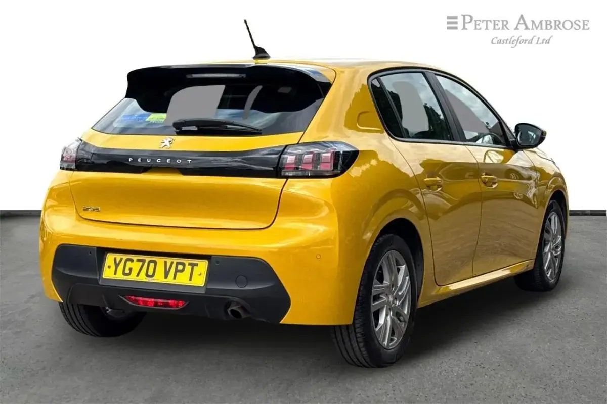Used Peugeot 208 Active 99 HP (72 kW) 2020 Yellow Hatchback