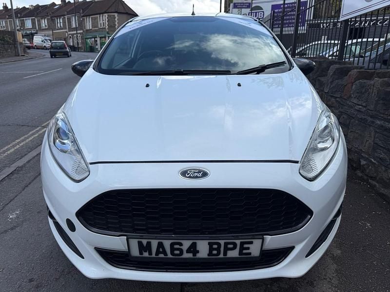 Used Ford Fiesta Zetec 82 HP (60 kW) 2014 White Hatchback