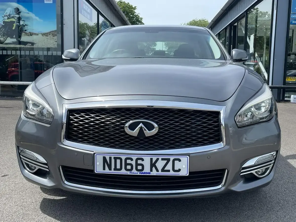 Used Infiniti Q70 Premium 170 HP (125 kW) 2017 Grey Sedan