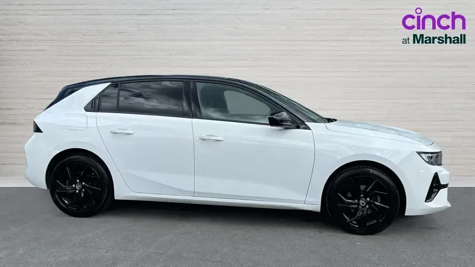 Used Vauxhall Astra 130 HP (95 kW) 2024 White