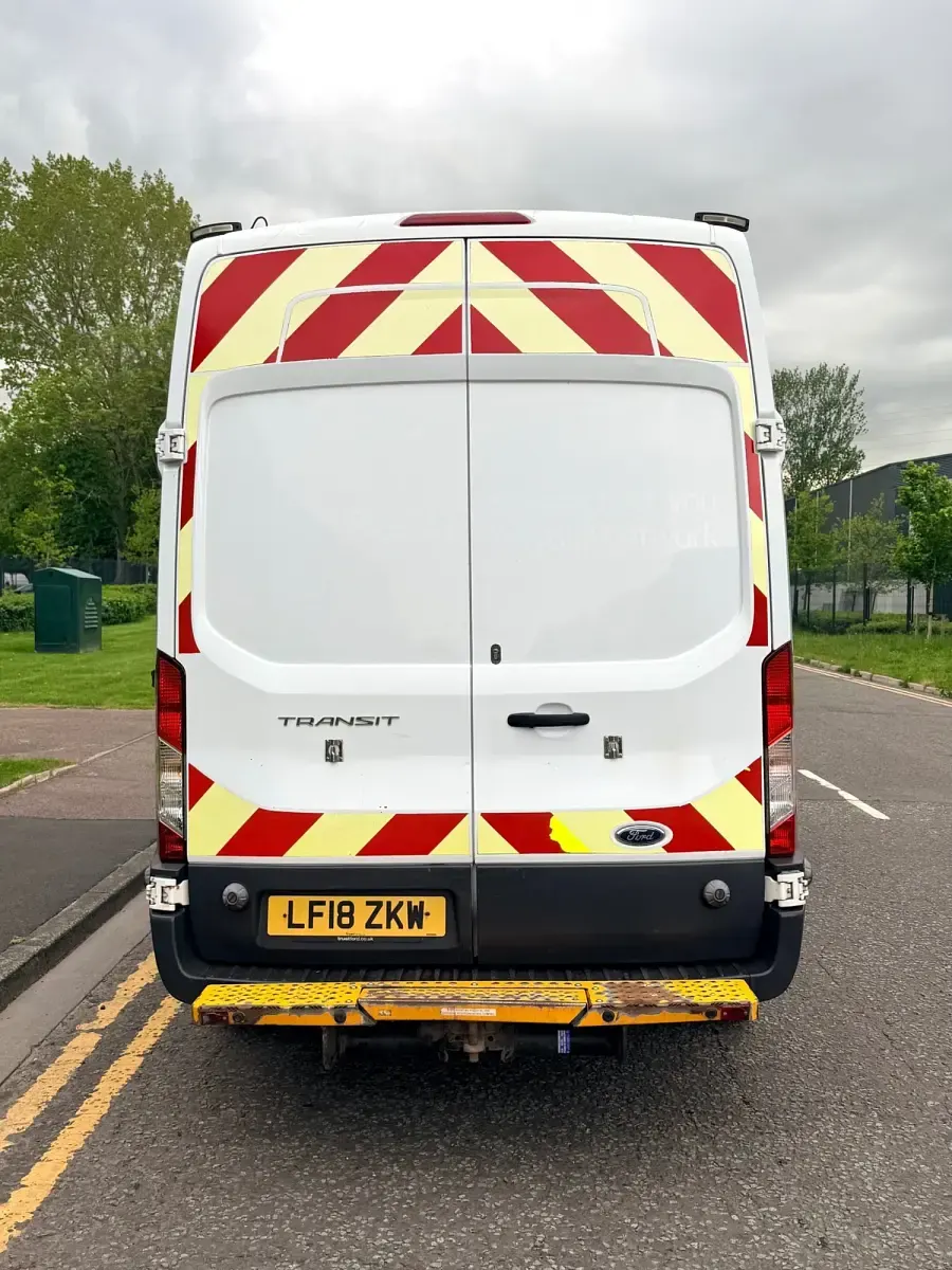 Usado Ford Transit 130 HP (95 kW) 2018 Branco Van