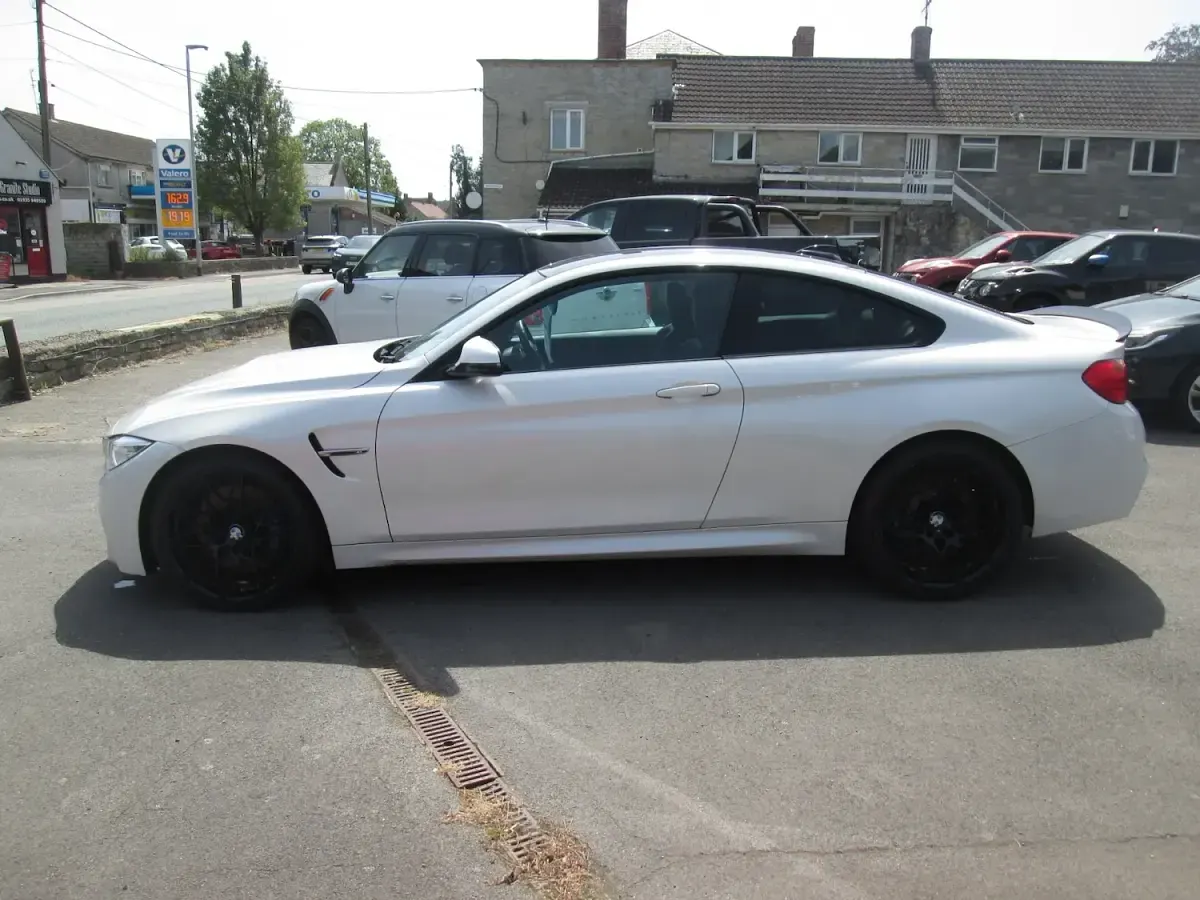 Used BMW M4 Performance 424 HP (311 kW) 2017 White Coupe