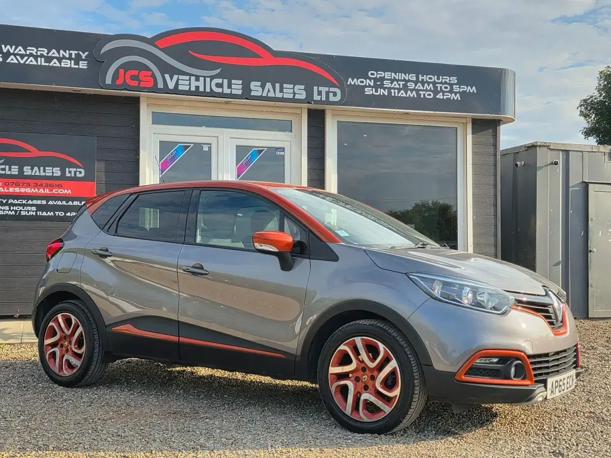 Used Renault Captur Dynamique 90 HP (66 kW) 2015 Grey/orange SUV