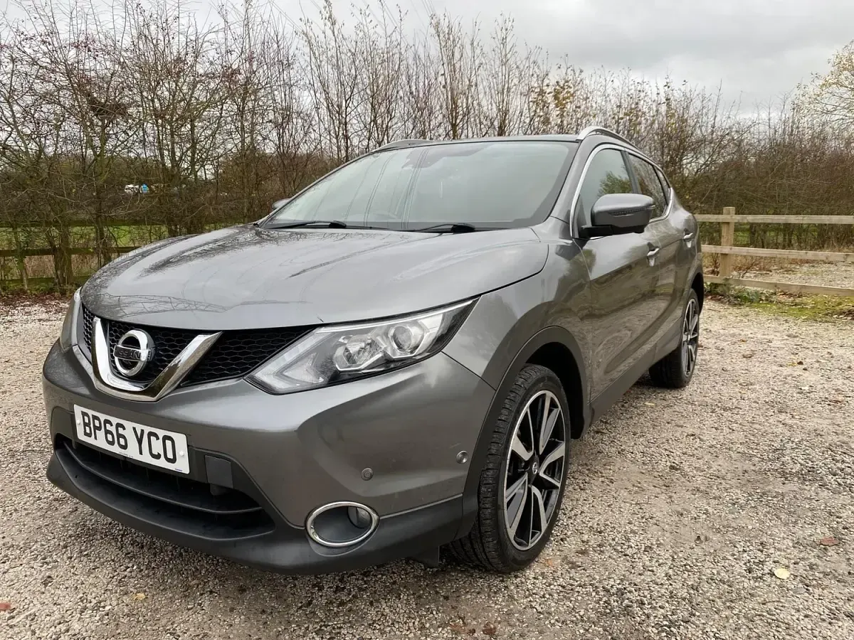 Used Nissan Qashqai Tekna 110 HP (80 kW) 2016 Grey SUV