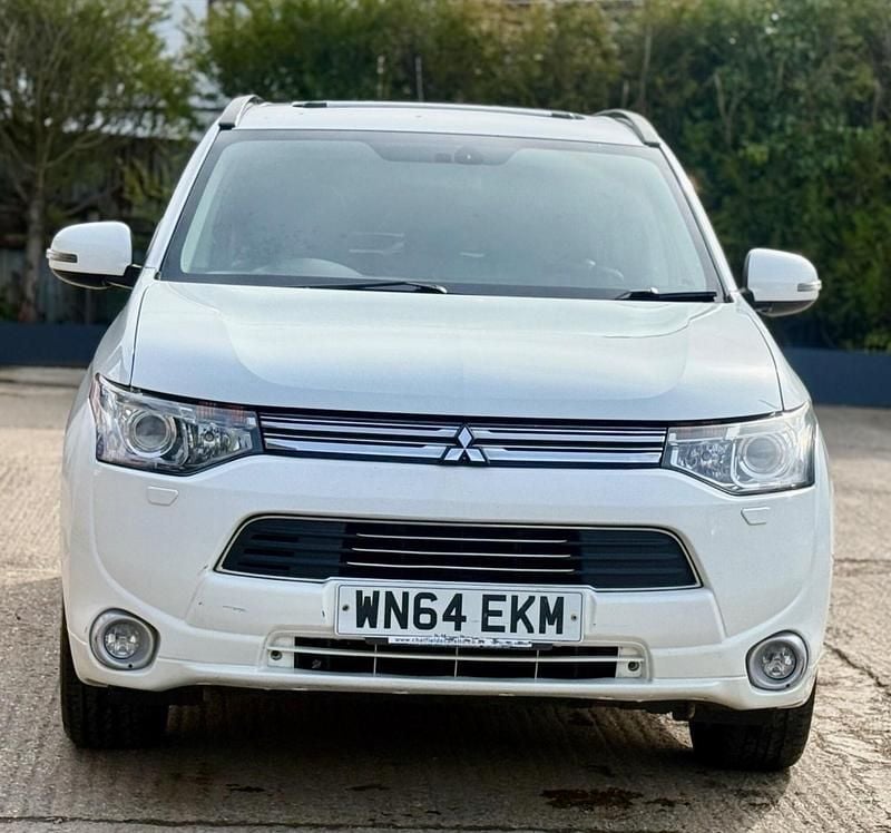 Used Mitsubishi Outlander P-HEV 2014 White SUV