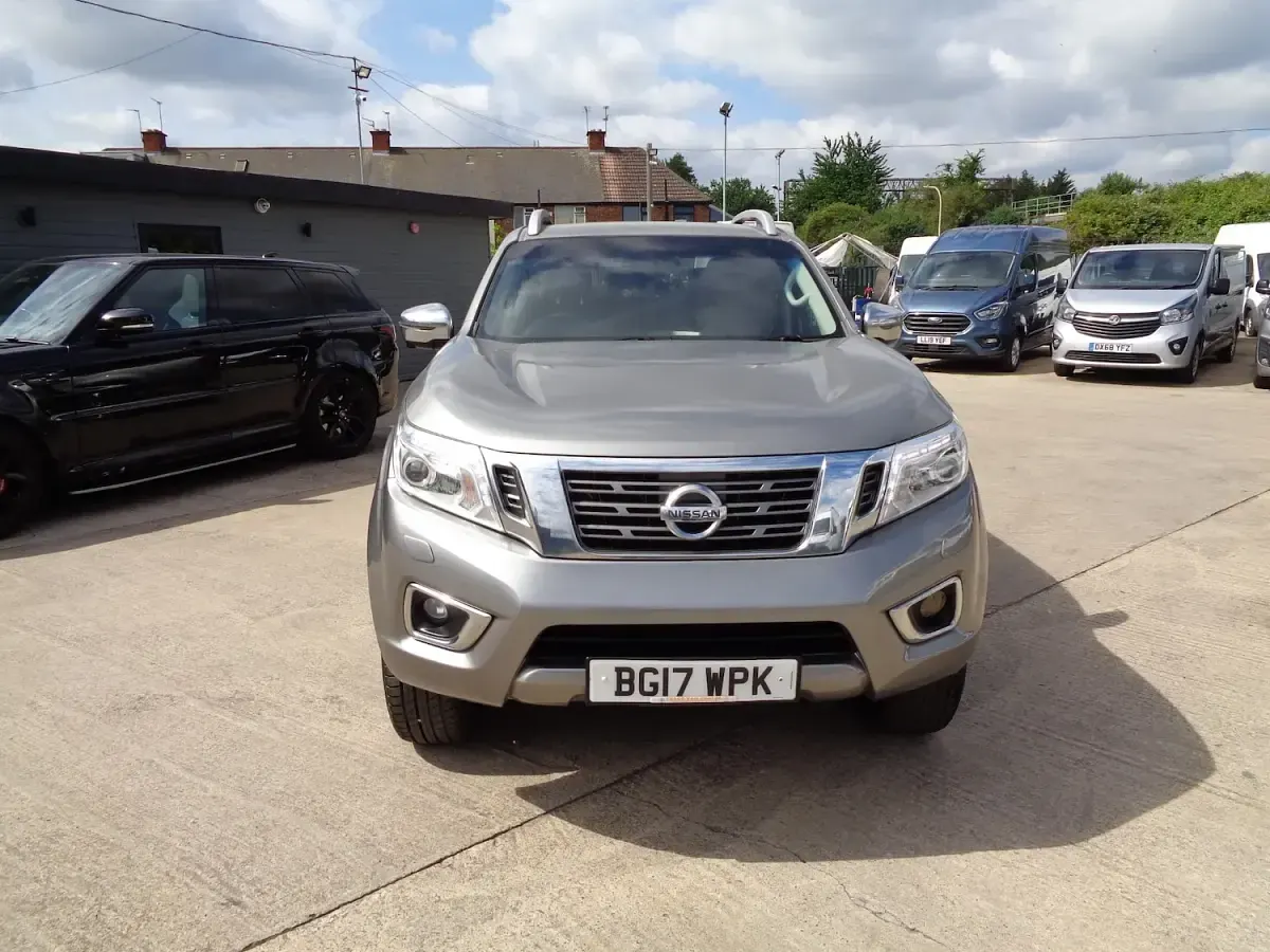 Used Nissan Navara Tekna 190 HP (139 kW) 2017 Grey Pickup