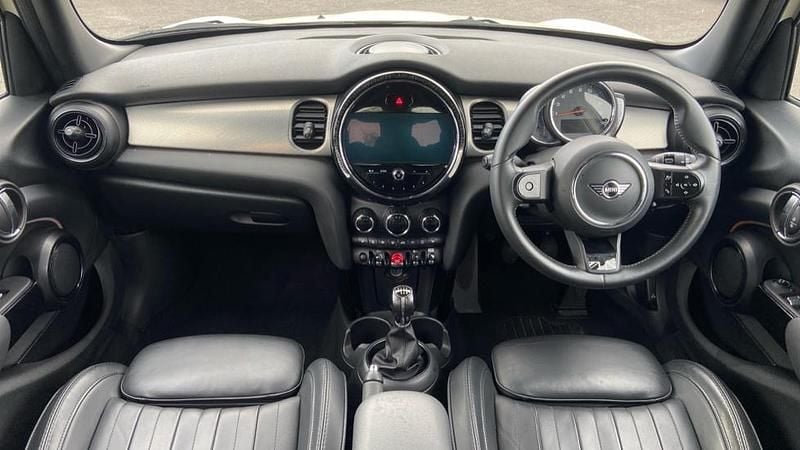 Usado Mini Cooper Exclusive 134 CV (98 kW) 2022 Blanco Utilitario