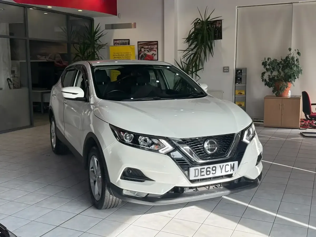 Used Nissan Qashqai Acenta Premium 115 HP (84 kW) 2020 White SUV