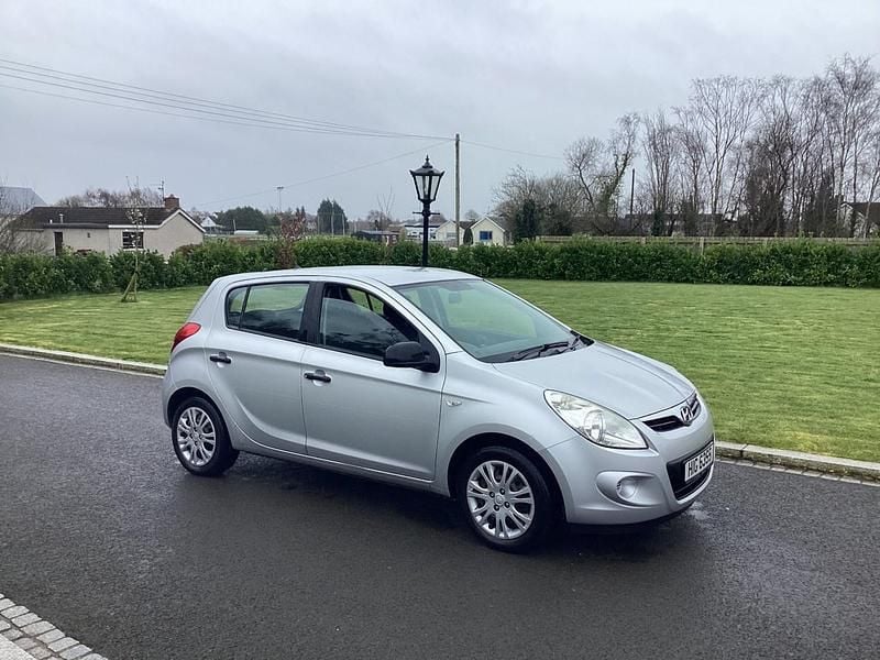 Used Hyundai i20 Classic 78 HP (57 kW) 2009 Silver Hatchback