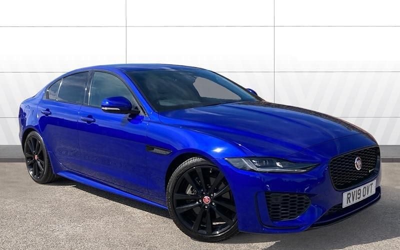 Usado Jaguar XE R-Dynamic 249 HP (183 kW) 2019 Azul Sedan