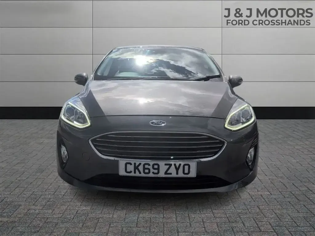 Używany Ford Fiesta Zetec 70 KM (51 kW) 2019 Szary Hatchback