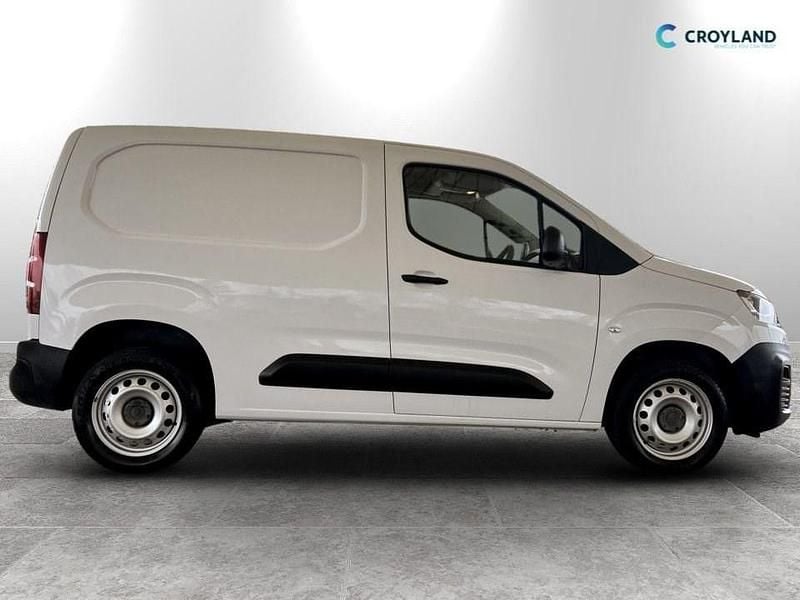 Used Citroën Berlingo 100 HP (73 kW) 2023 White MPV