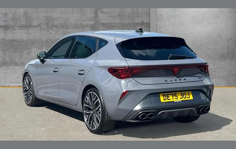 Used Cupra Leon VZ2 300 HP (220 kW) 2025 Graphite grey Hatchback