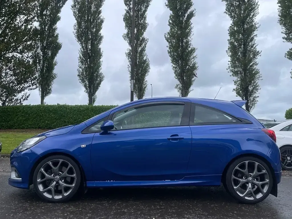 Używany Vauxhall Corsa 202 KM (148 kW) 2016 Niebieski Hatchback