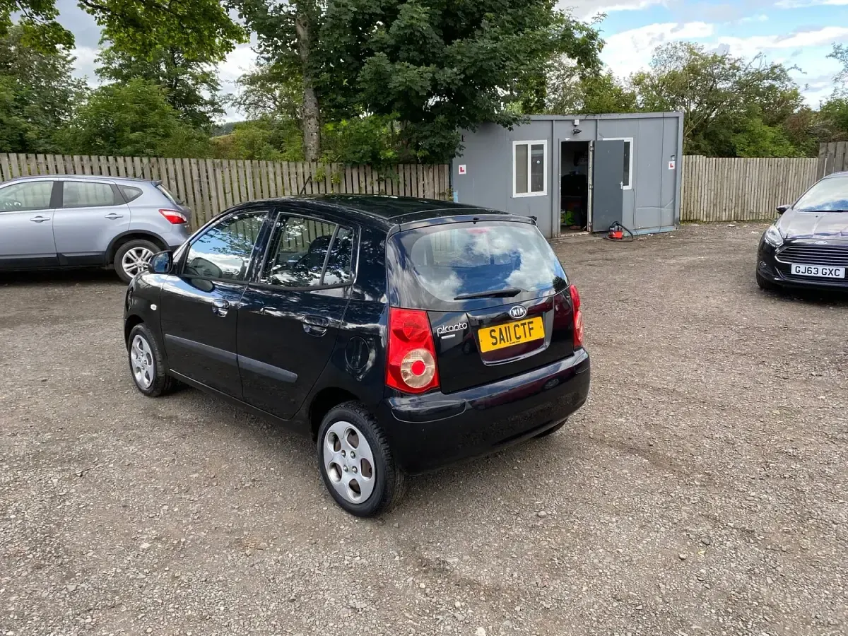 Used Kia Picanto 64 HP (47 kW) 2011 Black Hatchback