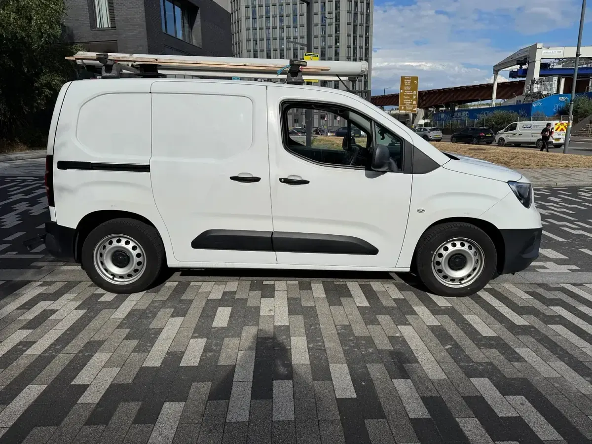 Used Vauxhall Combo Edition 100 HP (73 kW) 2019 White MPV