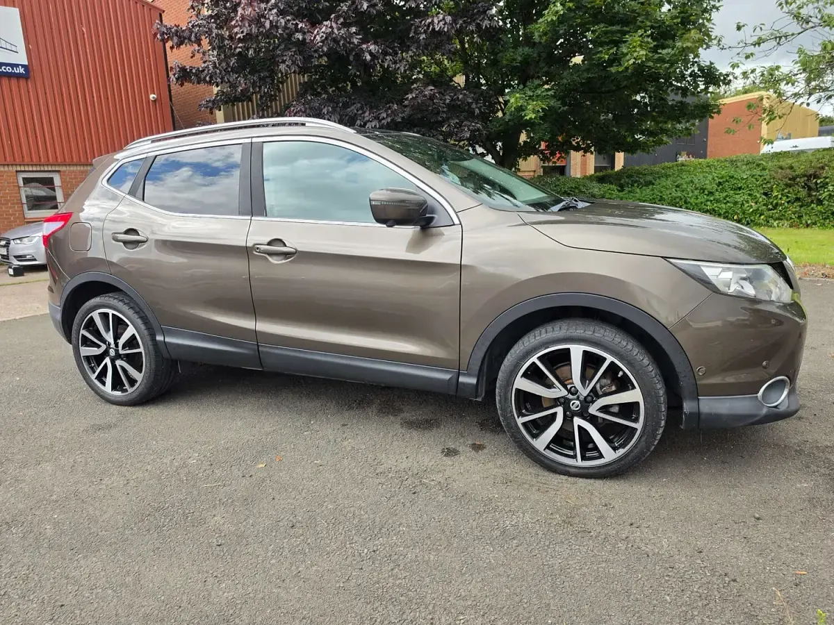 Used Nissan Qashqai Tekna 130 HP (95 kW) 2016 Bronze SUV