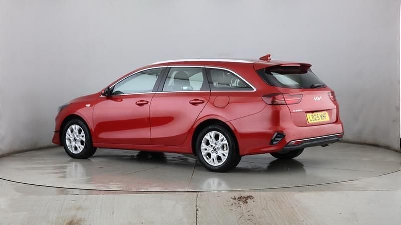 Used Kia Ceed 138 HP (101 kW) 2025 Red Hatchback