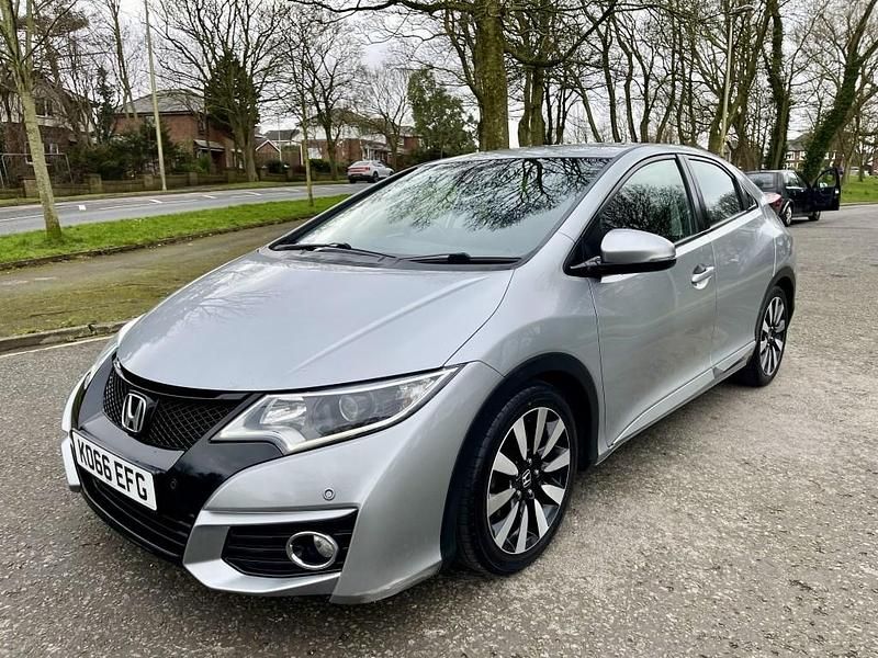 Used Honda Civic SE Plus 2017 Silver Hatchback