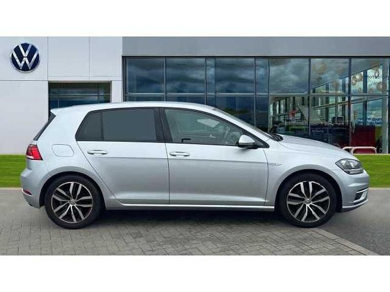 Begagnad VW Golf VII 130 HK (95 kW) 2019