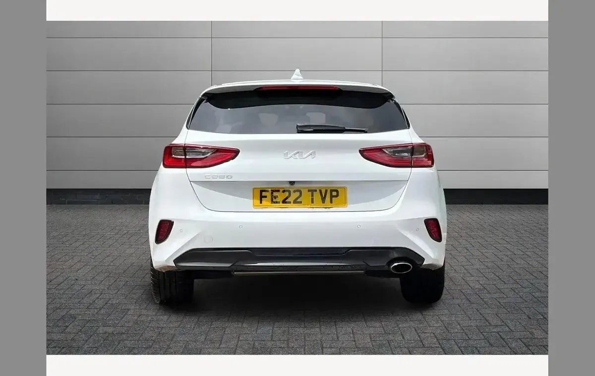Used Kia Ceed 158 HP (116 kW) 2022 White Hatchback